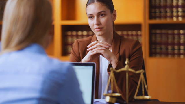 How to Become a Legal Assistant in UK?