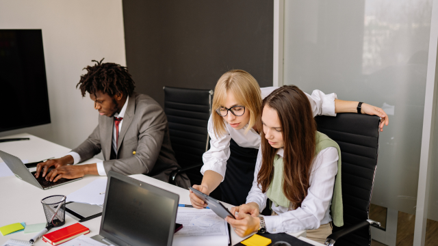 How to Become an Office Manager: Complete Guide to Office Management Courses, Skills, Training and Career Opportunities